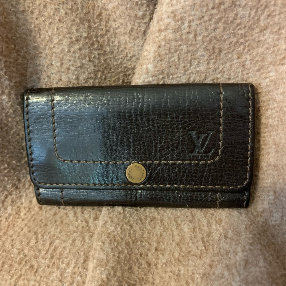Authentic Louis Vuitton Key Case
